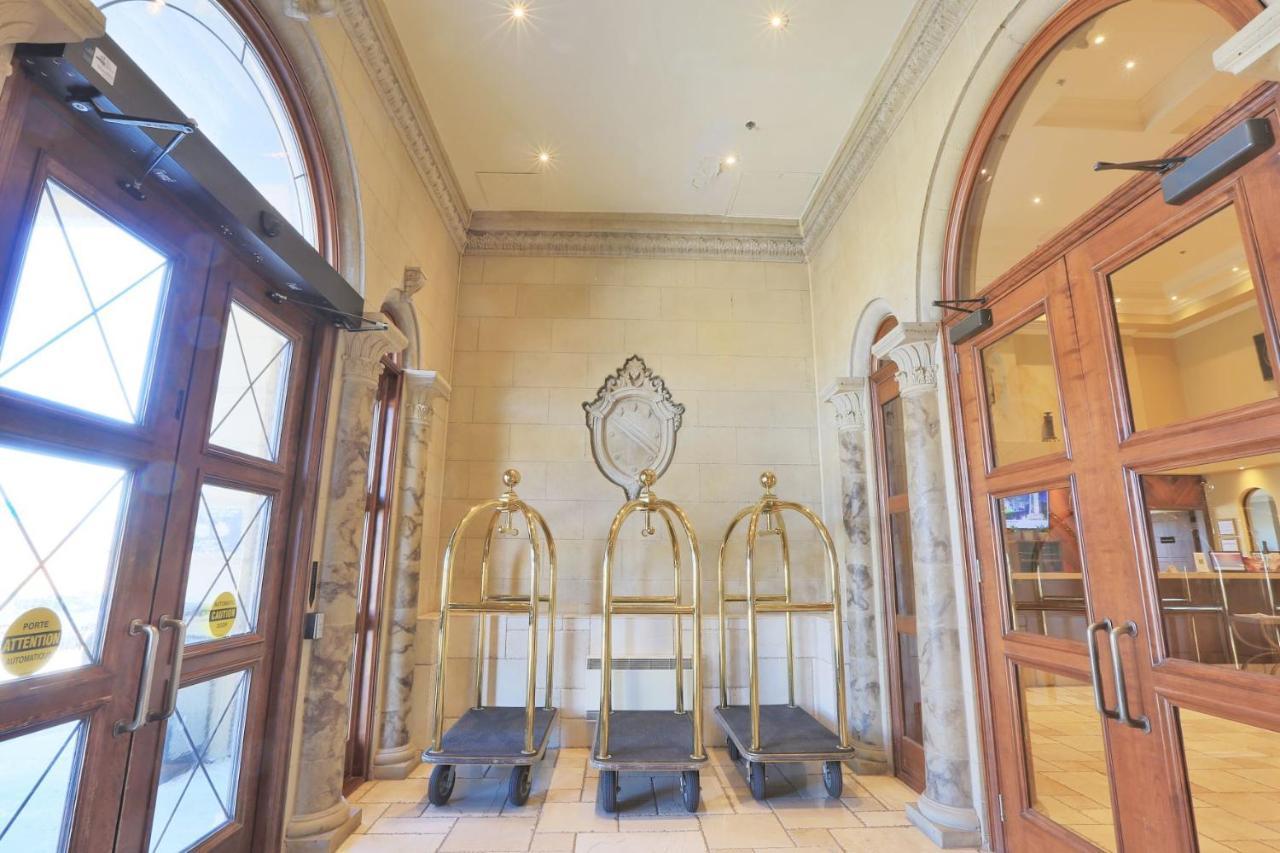 Hotel Brossard Hotel
