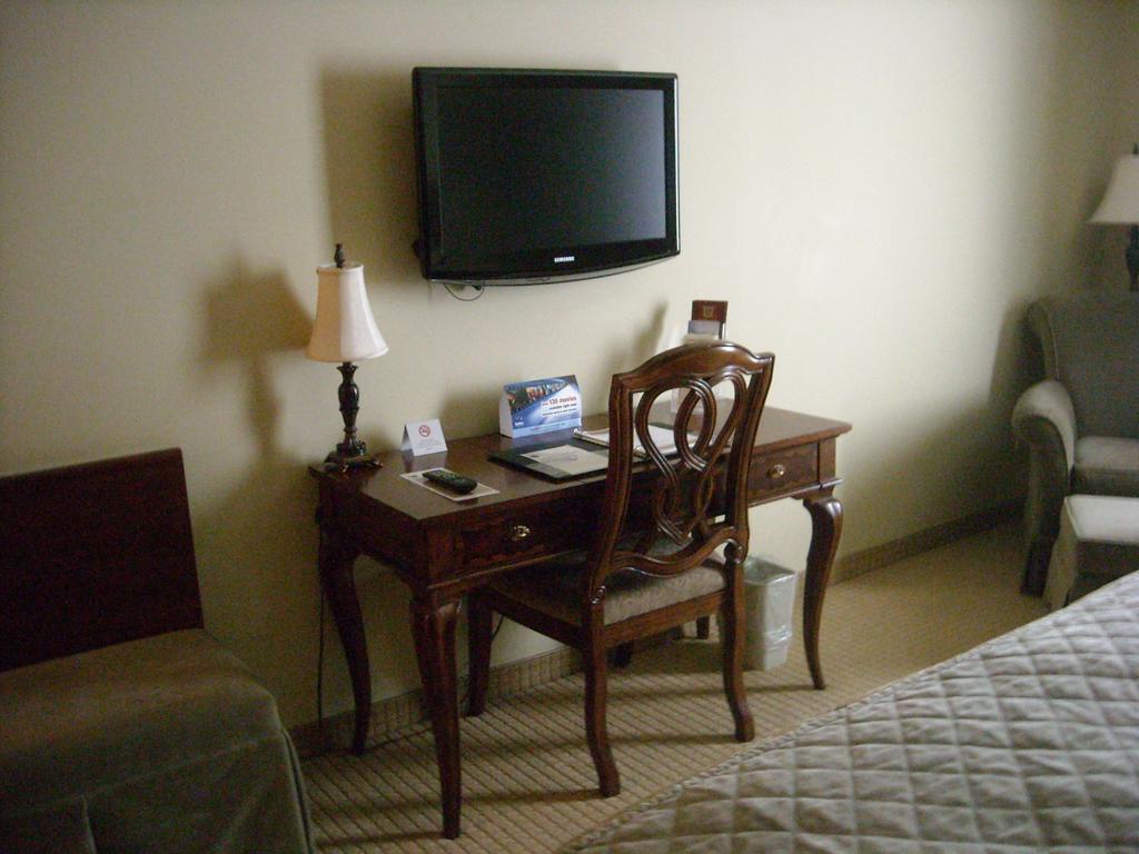 Hotel Brossard Hotel
